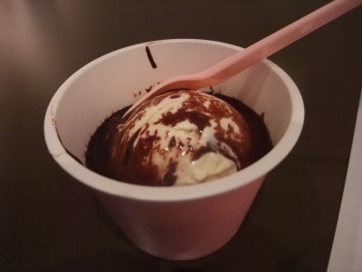 花畑牧場カフェ　ホットキャラメルチョコレート・アイスクリーム