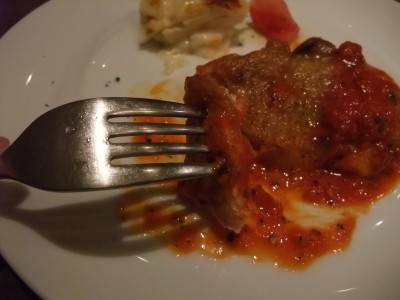 RESTAURANT&BAR CASTILLO　鶏もも肉のロースト　トマトとオレガノのソース