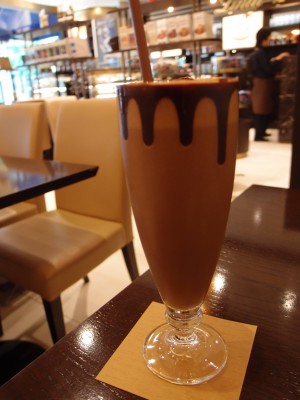 リンツ ショコラ カフェ　アイスチョコレートドリンク