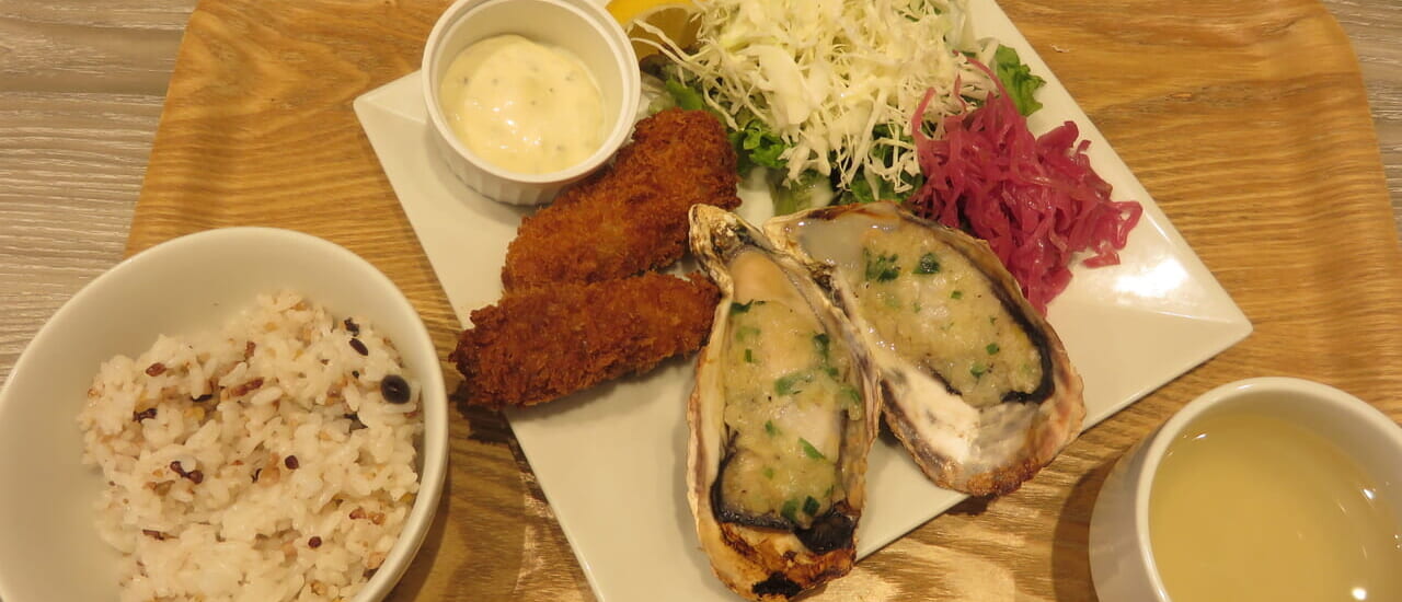 8th sea oyster bar 牡蠣フライと牡蠣の葱塩焼き