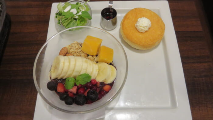 星乃珈琲店 銀座８丁目店　アサイーボウル＆パンケーキプレート