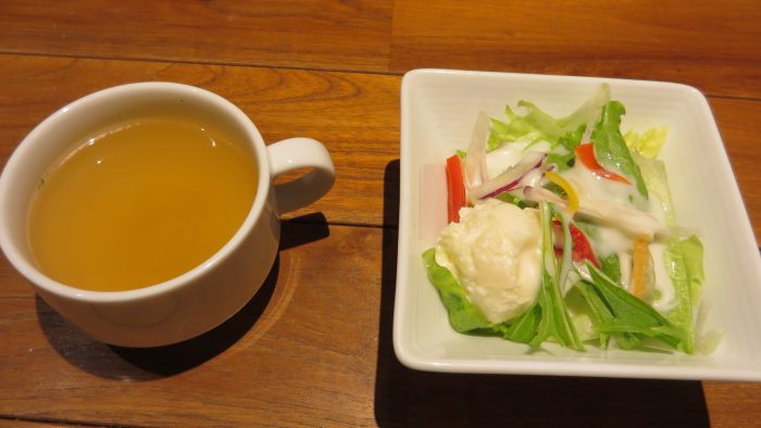 神田の肉バルRUMP CAP　サラダとスープ