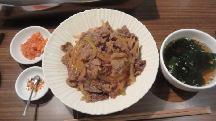 うしごろバンビーナ　極みの牛丼