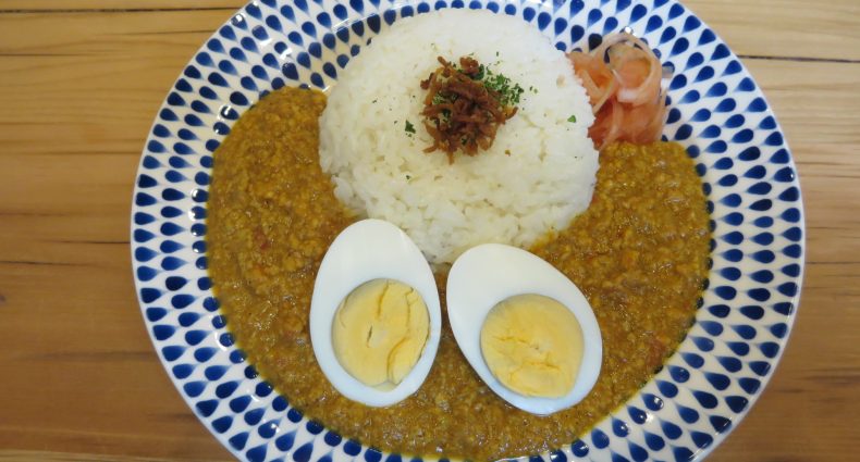 暁タップス　キーマカレー