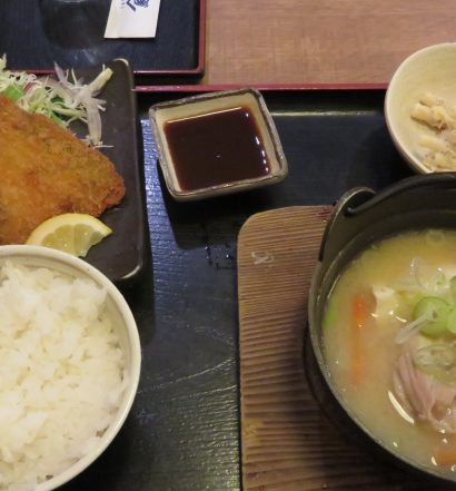 うおや一丁　アジチキフライと豚汁定食