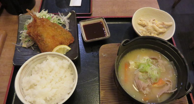 うおや一丁　アジチキフライと豚汁定食