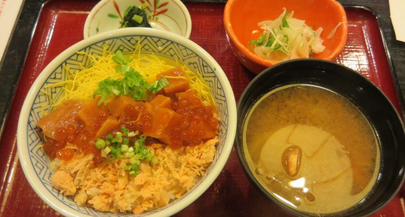 ユック　鮭親子丼