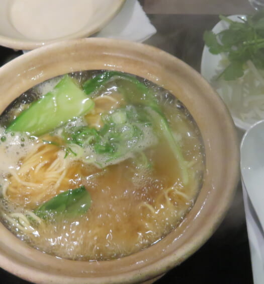 よしなり　フカヒレ姿煮込み麺