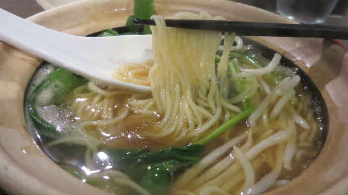 よしなり　フカヒレ姿煮込み麺