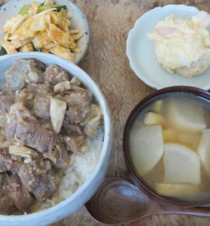 炭火屋るぷりん　ジビエすじ煮丼