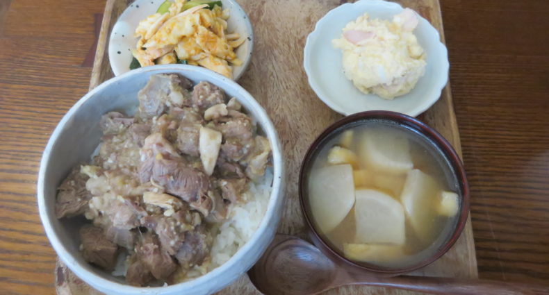 炭火屋るぷりん　ジビエすじ煮丼