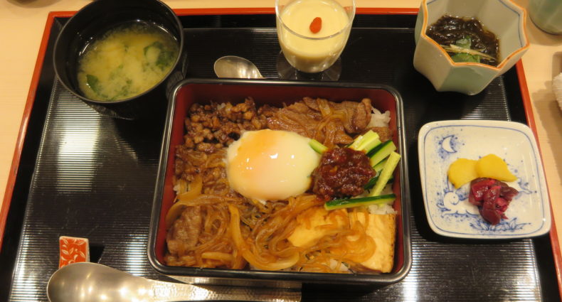 馬春楼　桜すき焼き重