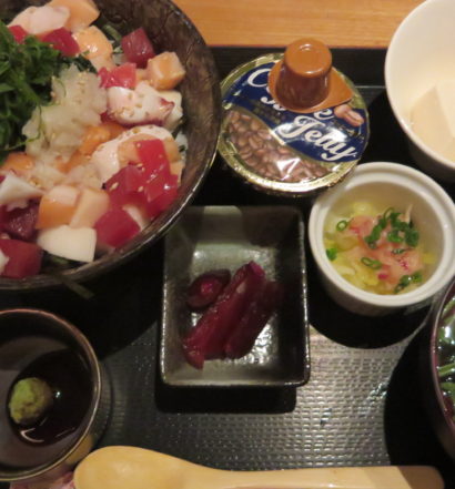 はなび　海鮮バラちらし丼