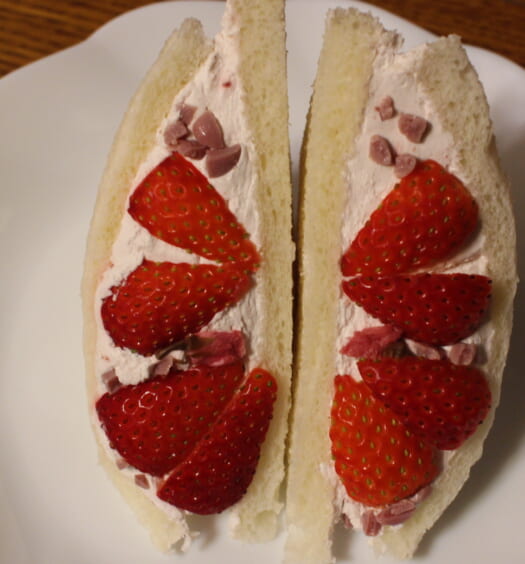 Be! FRUITS SANDWICH　桜いちごサンド