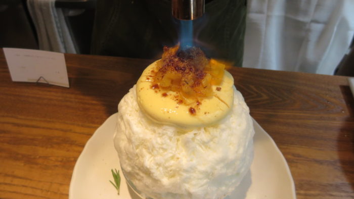 ナナシノ氷菓店　パイナップルマリーブリュレ