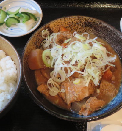 有楽町たもつ　煮込み定食