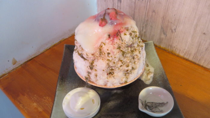 パーラービネフル　桜餅のかき氷