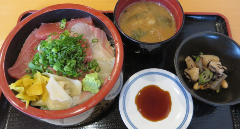 佃屋　マグロ・タイ・ネギトロ丼