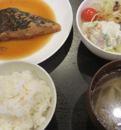 黒子酒場　カレイの煮つけ