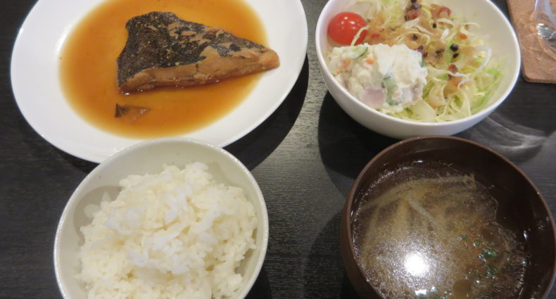 黒子酒場　カレイの煮つけ