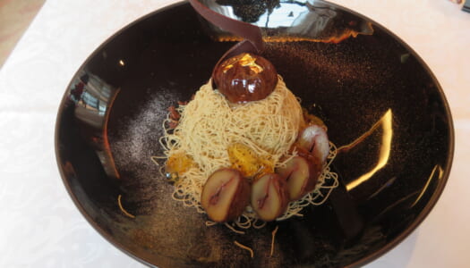 銀座　資生堂パーラーサロン・ド・カフェ　お皿で楽しむ丹波栗のモンブランパフェ | 花模様の苺ババロア