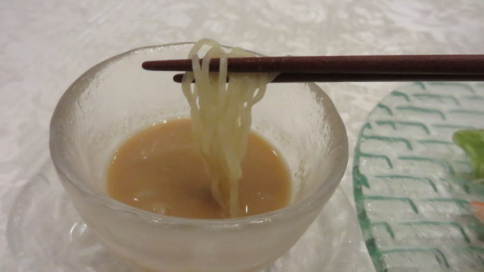 飛雁閣　海鮮冷麺