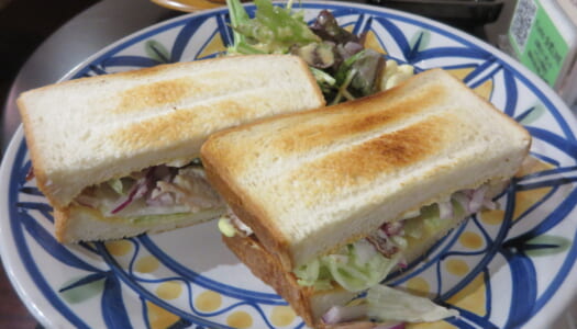 GINZA cafe & bar FUMO “Smoked chicken and tarutaru sandwich”