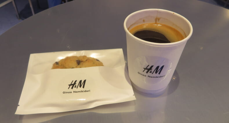 H&M並木通り店　コーヒーとクッキー