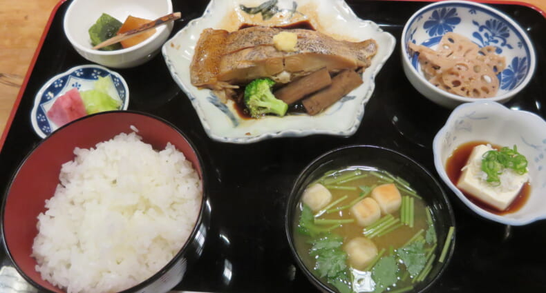 季の庭　煮魚定食