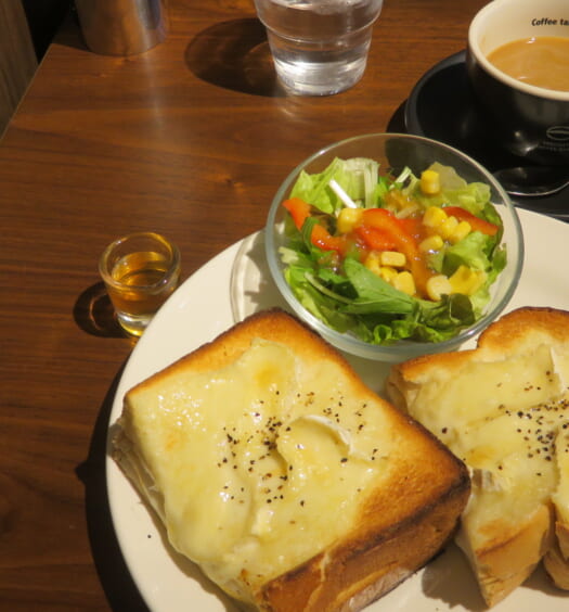 珈琲館＠インズ　たっぷりチーズのクアトロフォルマッジサンド