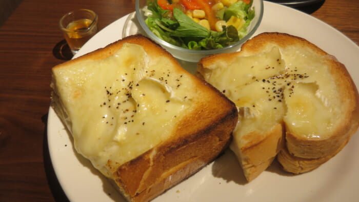 珈琲館@インズ たっぷりチーズのクアトロフォルマッジサンド