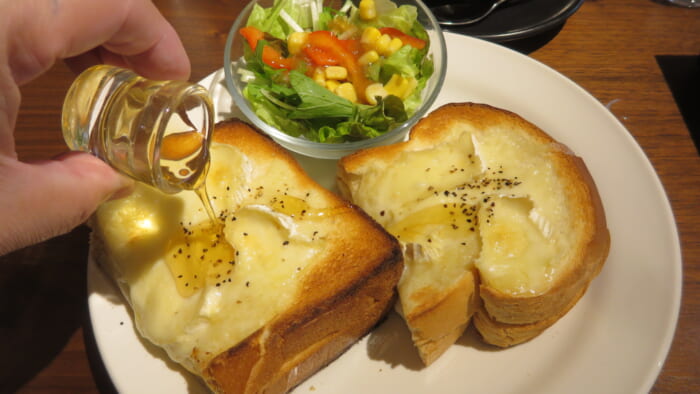 珈琲館@インズ たっぷりチーズのクアトロフォルマッジサンド