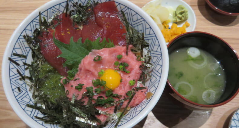 すしくろ　づけ鮪とねぎとろ丼