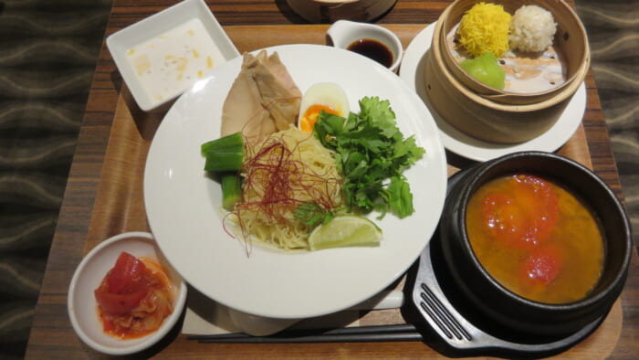The BAGUS PLACE　鶏チャーシューと完熟トマトのトムヤムヌードル