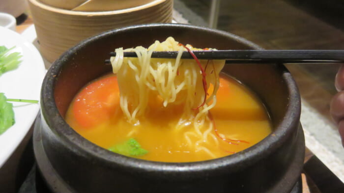 The BAGUS PLACE　鶏チャーシューと完熟トマトのトムヤムヌードル