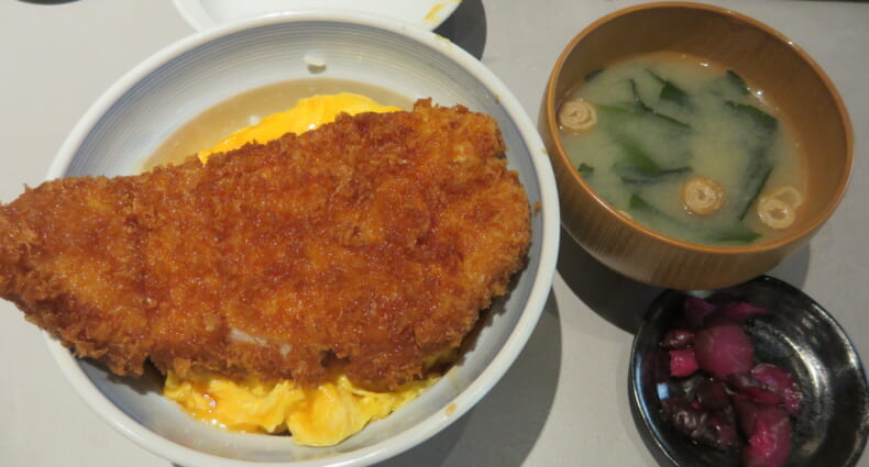 とんかつ丸七　焼きカツ丼