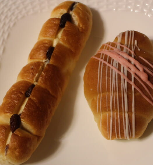 TRUFFLE mini　あまおう苺のガナッシュパン、大人のラムレーズンサンド