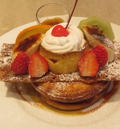 cafe＆books bibliotheque＠ルミネ有楽町　プリンアラモードのパンケーキ