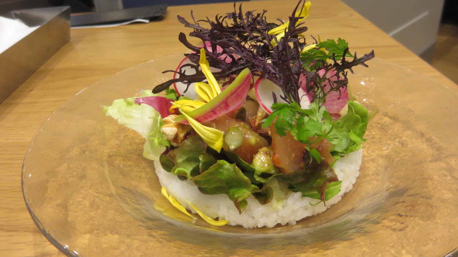 キハチカフェ＠日比谷シャンテ　マグロとアボカドのサラダごはん