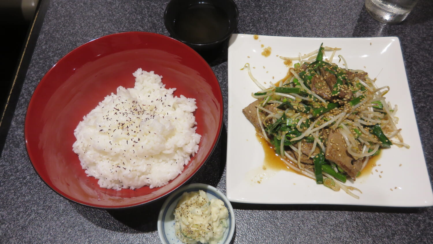 鉄板焼き宮ちゃん　スタミナレバニラ定食