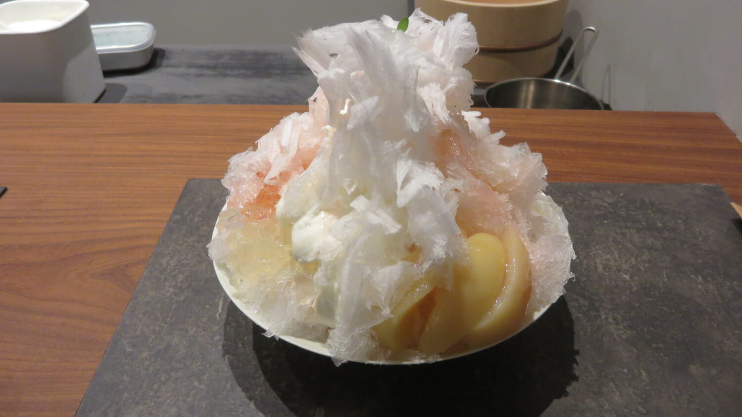 今菓子司 銀座風月堂　かき氷 花白桃