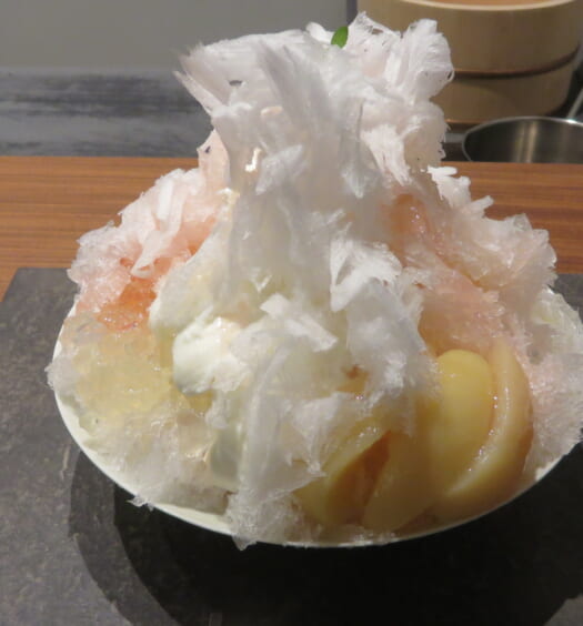 今菓子司 銀座風月堂　かき氷 花白桃