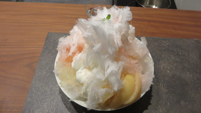 今菓子司 銀座風月堂　かき氷 花白桃