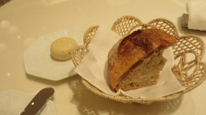 CAFÉ DIOR by Anne-Sophie Pic Ginza　パン