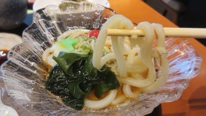 らん月　季節のミニ海鮮重と涼うどん