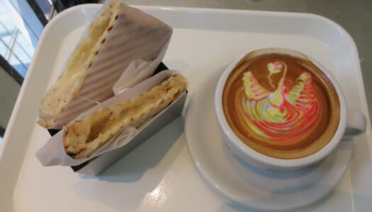 銀座　ROAR COFFEE 銀座パークサイド店　レインボーラテ茶、ツナメルト