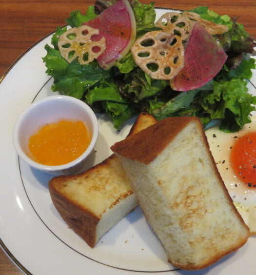 パンとエスプレッソとGINZA LOUNGE　目玉焼きセット
