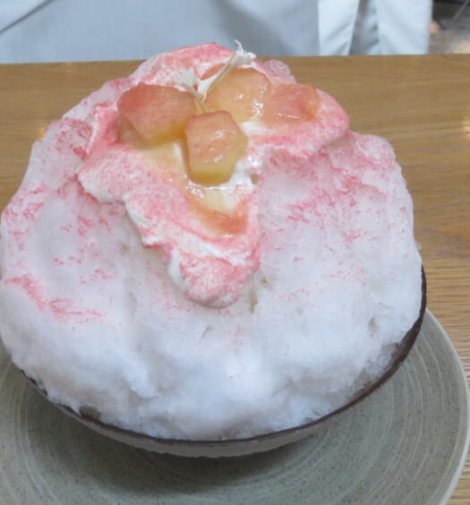 現代里山料理ZEN HOUSE＠ミレニアム 三井ガーデンホテル東京　桃麗（かき氷）