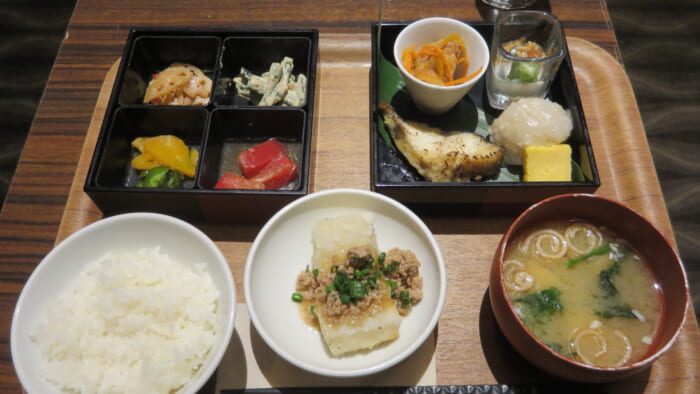 The BAGUS PLACE　銀だらとそぼろ豆腐のおばんざい定食