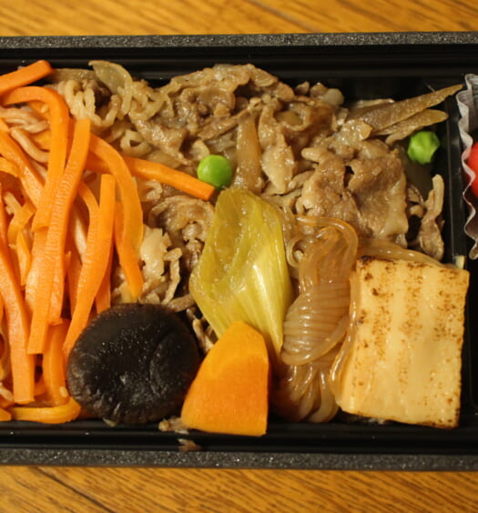 駅弁屋 祭　米沢牛すきやきと福島イカ人参弁当